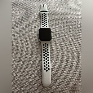 Apple Watch Series 5 Nike
